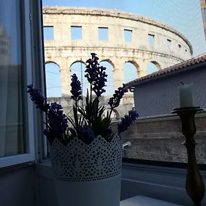 https://amphiteater-art-apartman.pula-hotels.org